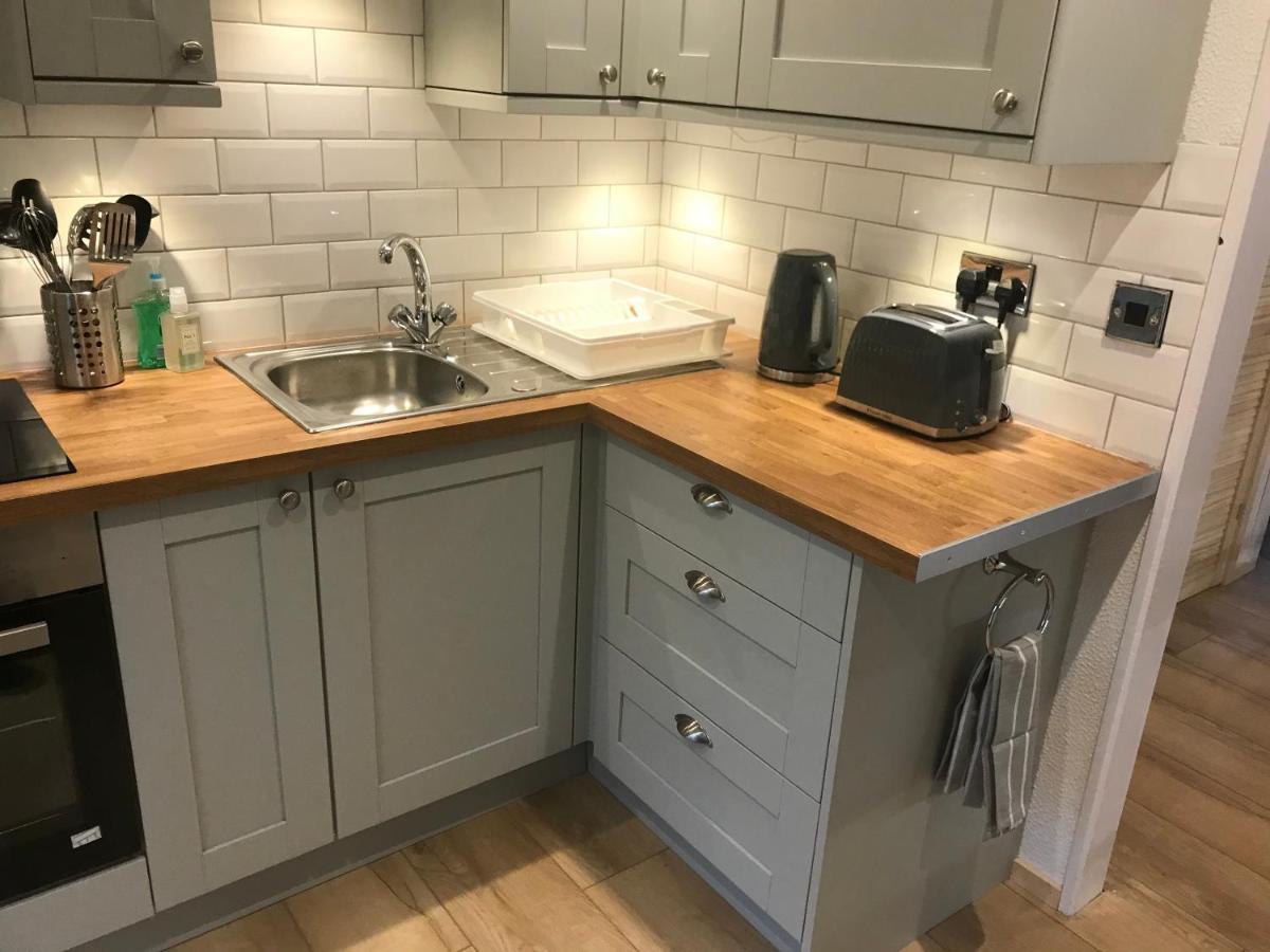 Foxes Sea Side Retreat Deluxe Chalet Is A Lovely Holiday Home Tucked Away On The Kent Coast Kingsdown (Deal) Exterior foto
