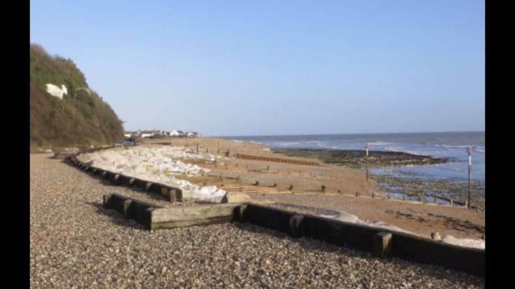 Foxes Sea Side Retreat Deluxe Chalet Is A Lovely Holiday Home Tucked Away On The Kent Coast Kingsdown (Deal) Exterior foto