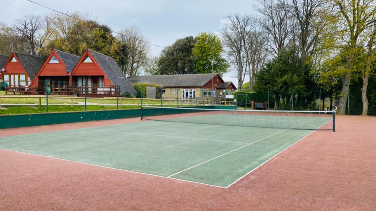 Foxes Sea Side Retreat Deluxe Chalet Is A Lovely Holiday Home Tucked Away On The Kent Coast Kingsdown (Deal) Exterior foto