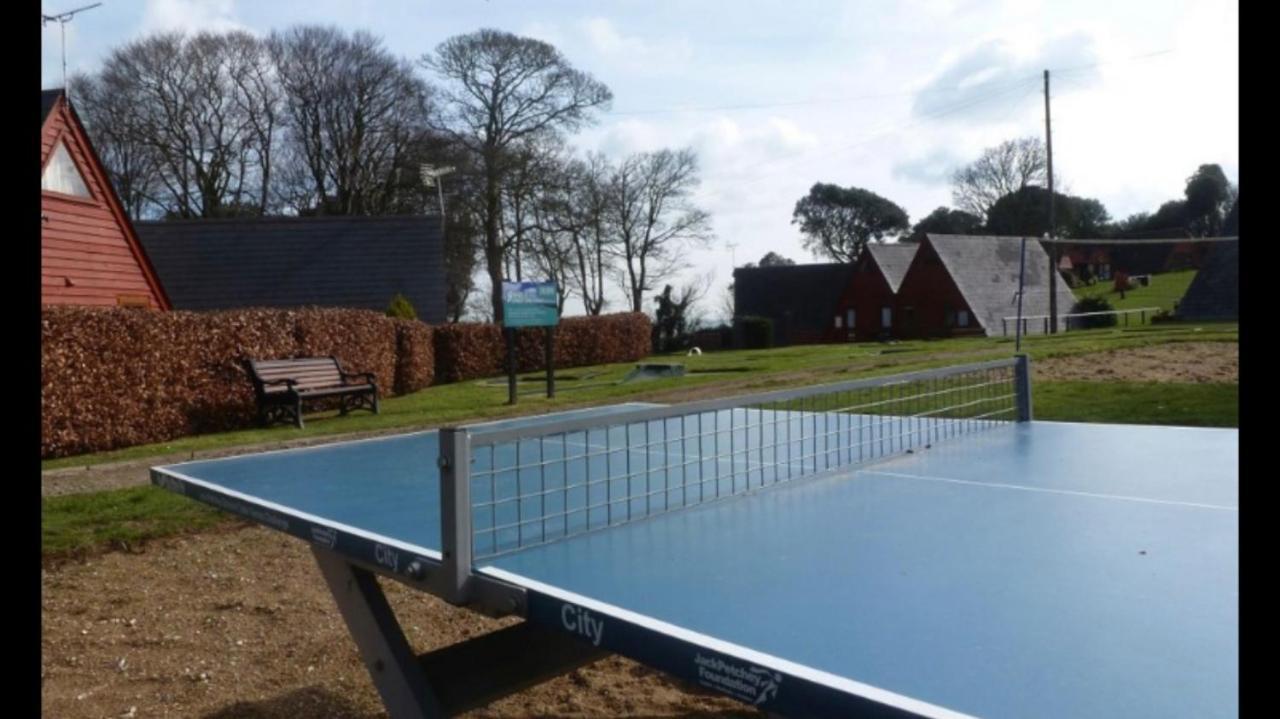 Foxes Sea Side Retreat Deluxe Chalet Is A Lovely Holiday Home Tucked Away On The Kent Coast Kingsdown (Deal) Exterior foto